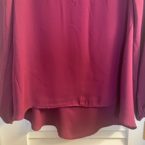 Eight Sixty High Low V Neck Peasant Blouse in Plum Noir-Size M, Like New - Picture 4 of 7